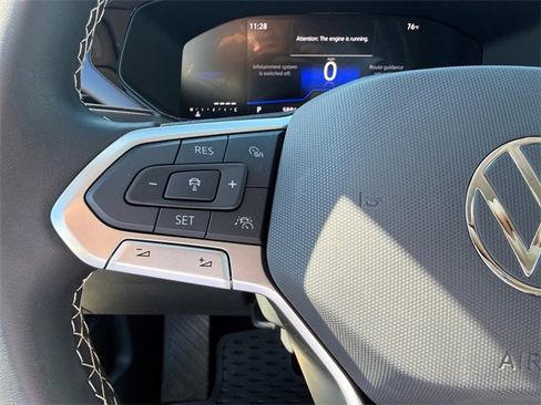 Used 2024 Volkswagen Taos SE image 17