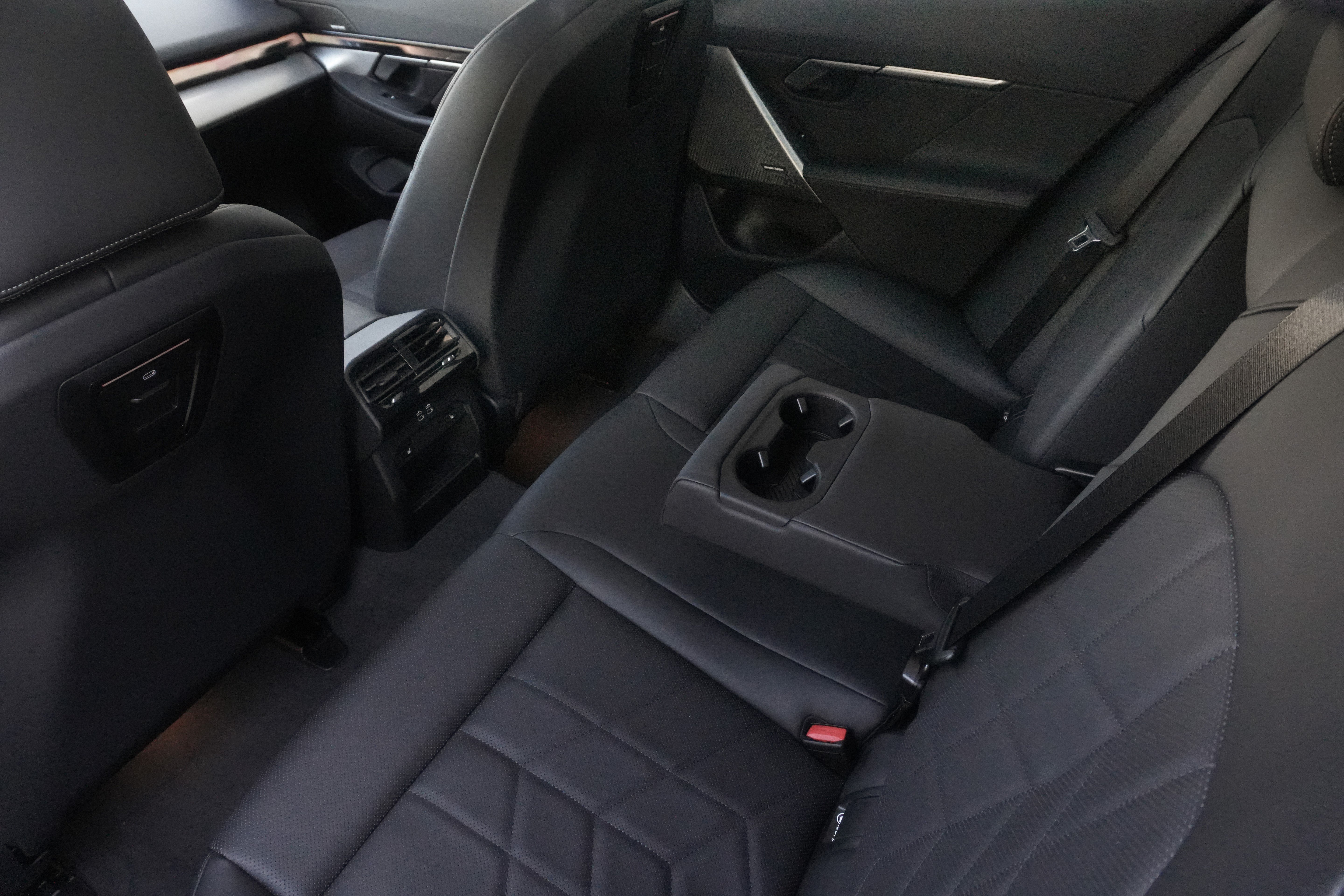 Certified 2024 BMW i5 eDrive40i w/ M Sport Package RWD image 32