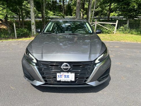 Used 2025 Nissan Altima 2.5 SV FWD image 8