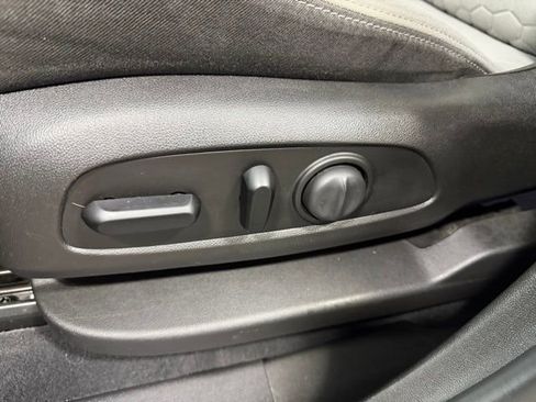 Used 2019 Chevrolet Equinox LS w/ LS Convenience Package AWD/4WD image 19