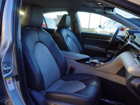 Used 2019 Toyota Camry XLE image 29