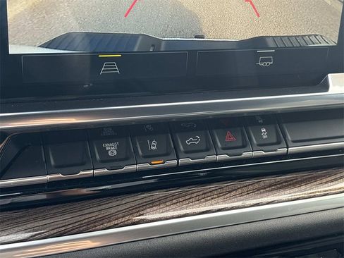 Used 2024 Chevrolet Silverado 2500 LT image 31