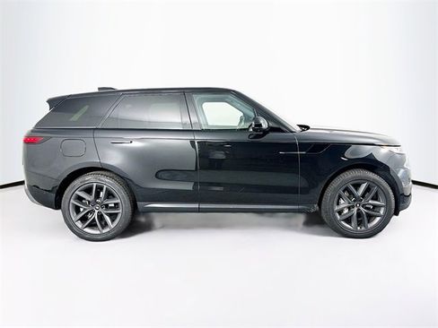 Used 2025 Land Rover Range Rover Sport SE image 4