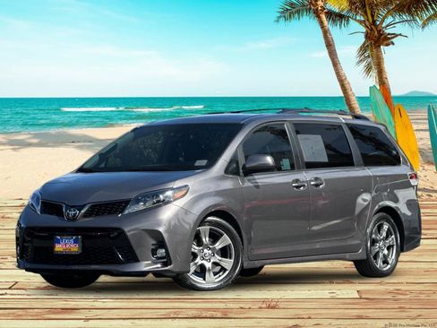 Used 2020 Toyota Sienna SE w/ SE Preferred Package image 2