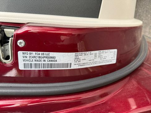 Used 2023 Chrysler Pacifica Touring-L FWD image 26