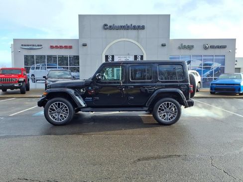 Used 2023 Jeep Wrangler Unlimited Sahara AWD/4WD image 1