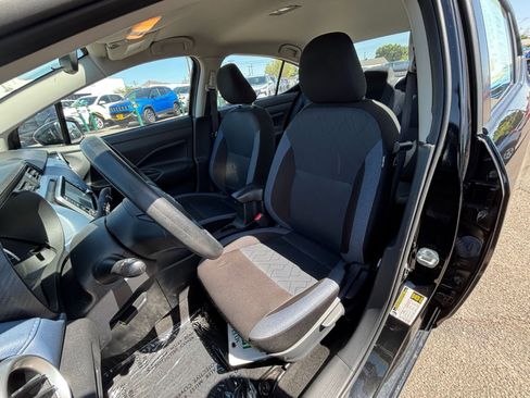 Used 2025 Nissan Versa SV FWD image 34
