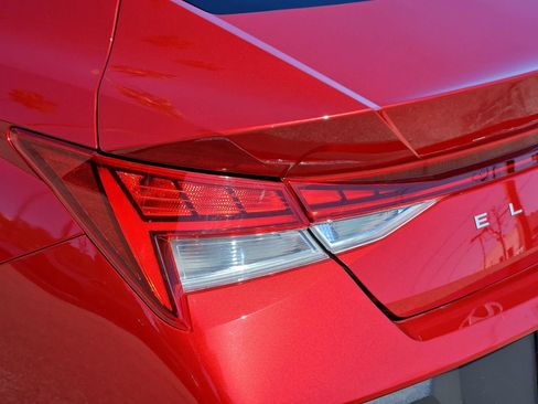 Used 2024 Hyundai Elantra Blue FWD image 34