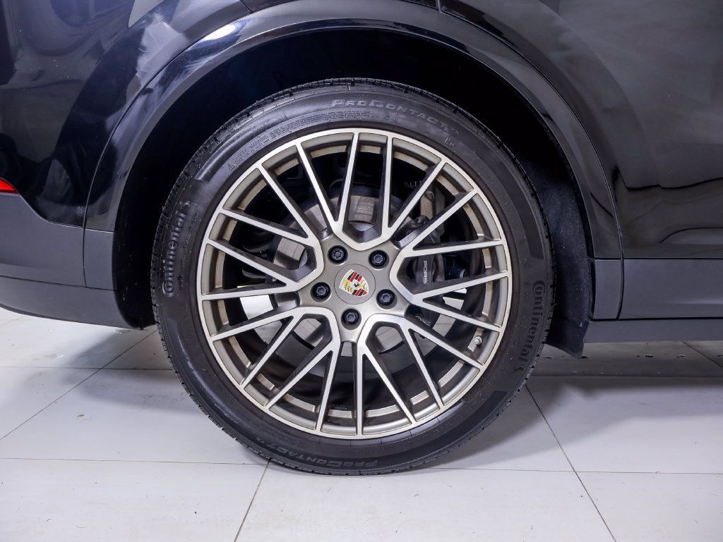 Certified 2023 Porsche Cayenne Platinum Edition AWD/4WD image 33