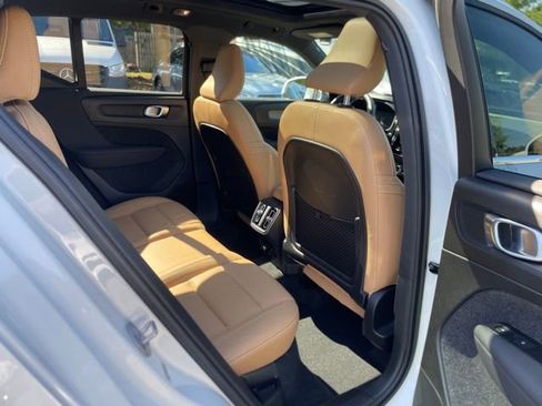 Used 2022 Volvo XC40 T5 Inscription w/ Climate Package image 26