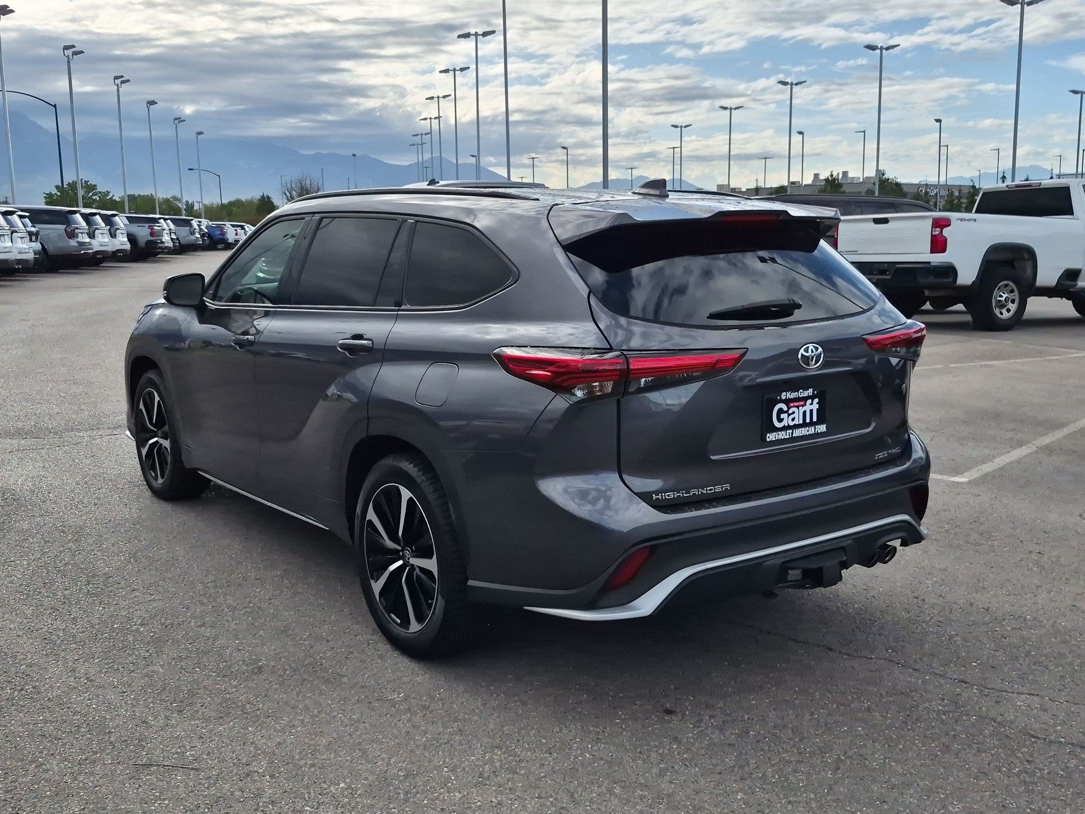 Used 2021 Toyota Highlander XSE AWD/4WD image 5