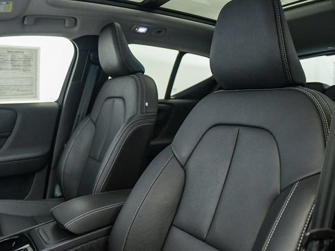 Certified 2026 Volvo XC40 B5 Plus AWD/4WD image 22