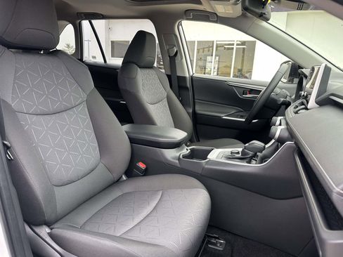 Used 2024 Toyota RAV4 XLE w/ Convenience Package image 9