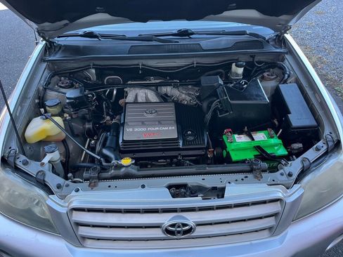 Used 2002 Toyota Highlander GREAT VALUE AWD image 25