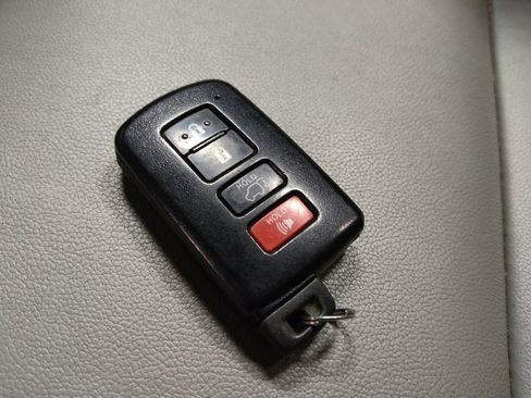 Used 2019 Toyota Highlander XLE image 32