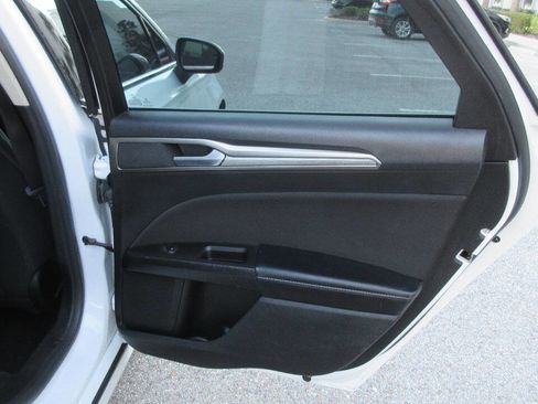 Used 2018 Ford Fusion SE image 20