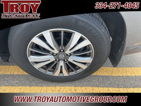 Used 2020 Nissan Pathfinder S image 9