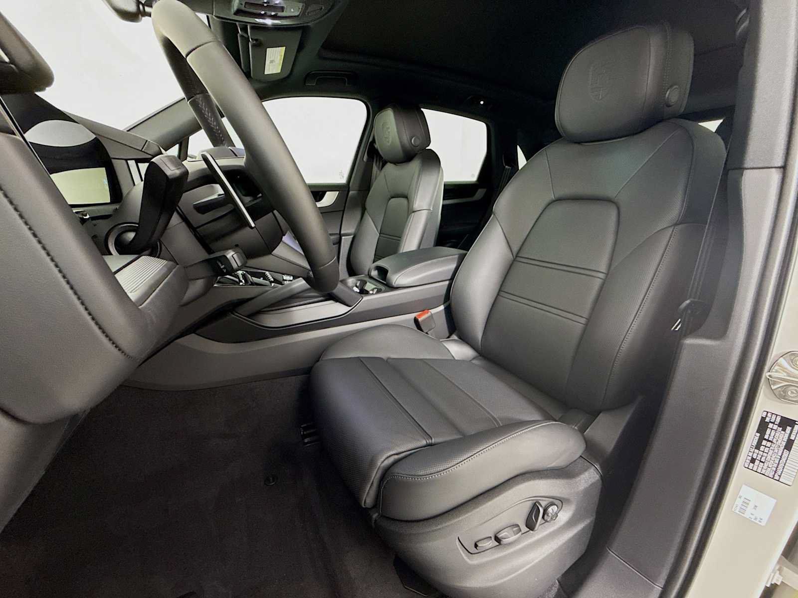 Used 2026 Porsche Cayenne AWD/4WD image 5