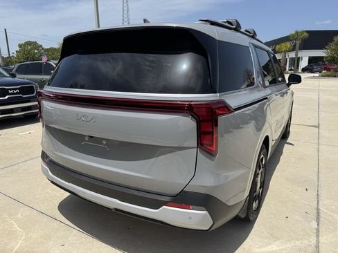 Used 2025 Kia Carnival EX FWD image 5