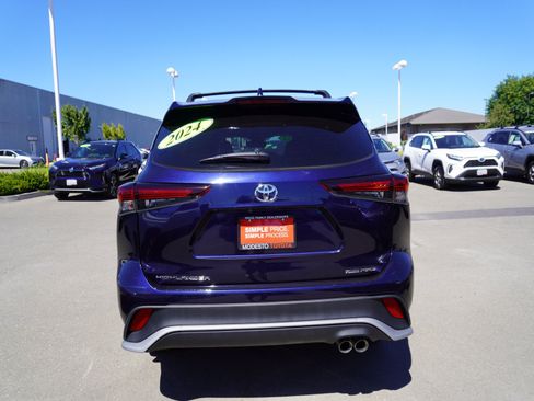 Used 2024 Toyota Highlander XSE AWD/4WD image 9