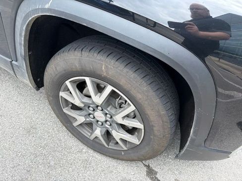 Used 2023 GMC Acadia SLE FWD image 4