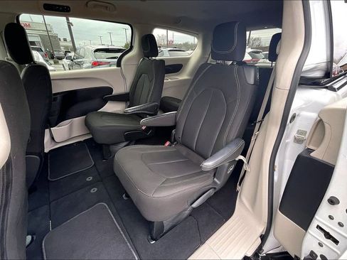 Used 2023 Chrysler Voyager LX image 23