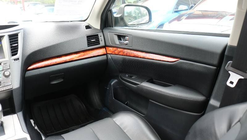 Used 2010 Subaru Legacy 3.6R Limited AWD/4WD image 15