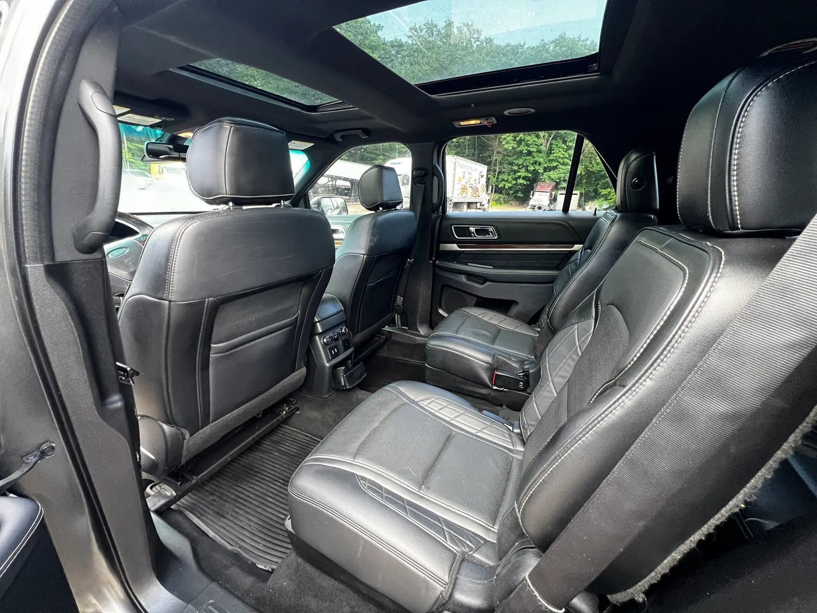Used 2016 Ford Explorer Platinum AWD/4WD image 10