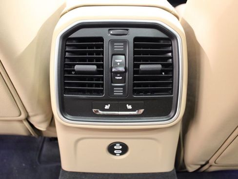 Certified 2026 Porsche Macan image 25