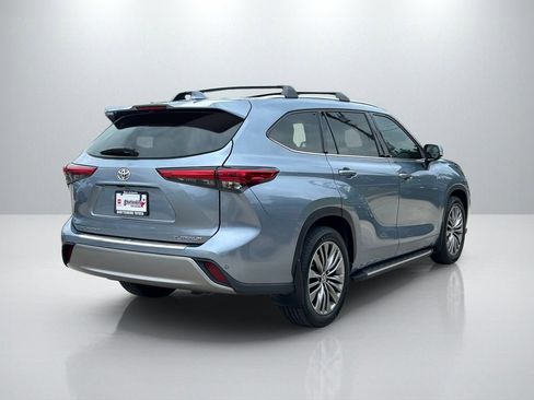 Used 2022 Toyota Highlander Platinum FWD image 5
