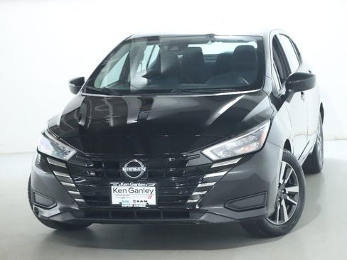 Used 2025 Nissan Versa SV FWD image 3