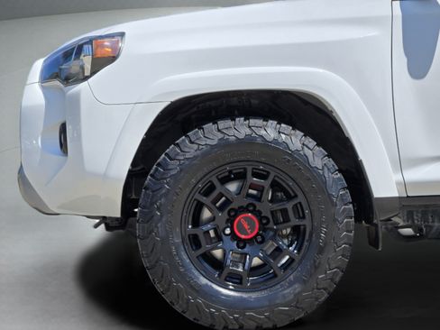 Used 2022 Toyota 4Runner TRD Off-Road AWD/4WD image 35