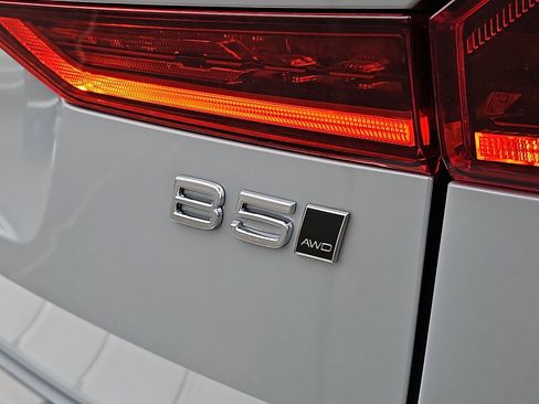 New 2026 Volvo XC60 B5 Ultra w/ Protection Package Premier image 21