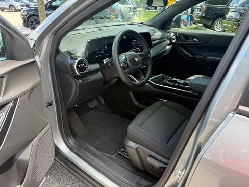 Used 2025 Chevrolet Equinox LT AWD/4WD image 12