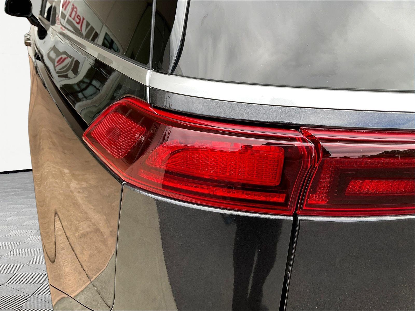 Used 2024 Kia Carnival EX FWD image 22