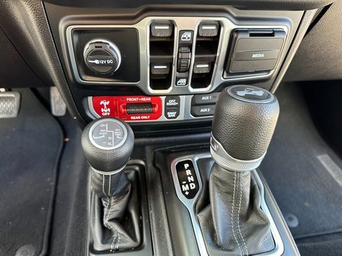 Used 2024 Jeep Wrangler Unlimited Rubicon 4xe image 29