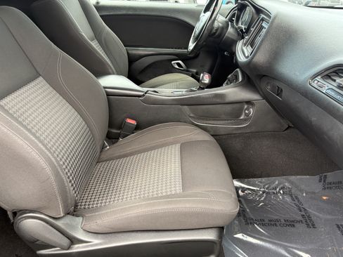Used 2020 Dodge Challenger SXT RWD image 11