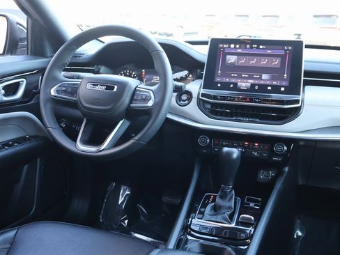 Used 2023 Jeep Compass Limited image 14