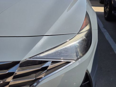 Used 2022 Hyundai Elantra Limited FWD image 12