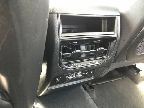 Used 2023 Jeep Grand Cherokee Limited AWD/4WD image 19