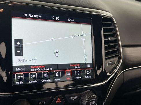 Used 2021 Jeep Grand Cherokee Limited image 13