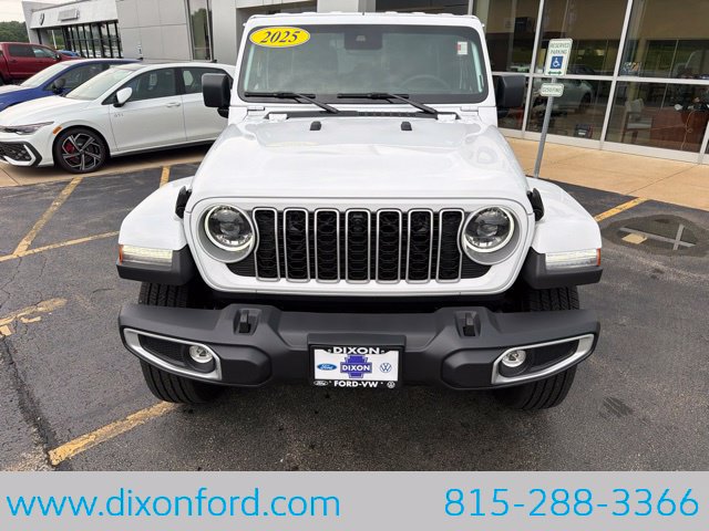 Used 2025 Jeep Wrangler Unlimited Sahara AWD/4WD image 2