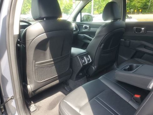Used 2024 Kia Sorento S FWD image 9