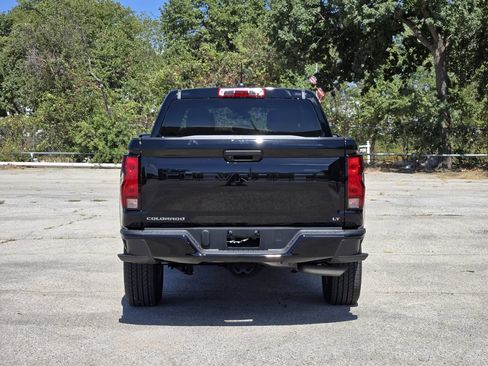 Used 2024 Chevrolet Colorado W/T RWD image 6