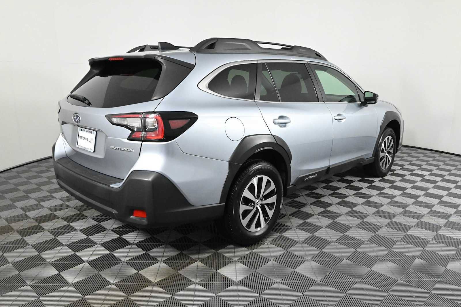 Used 2023 Subaru Outback Premium w/ Popular Package #1 AWD/4WD image 7