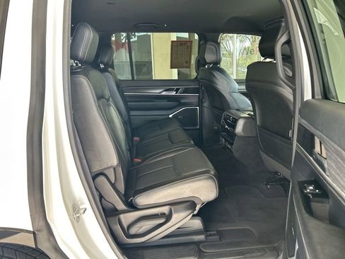 Used 2023 Jeep Wagoneer Series III w/ Preferred Equipment Group image 26