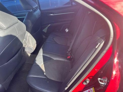 Used 2018 Toyota Camry SE image 14