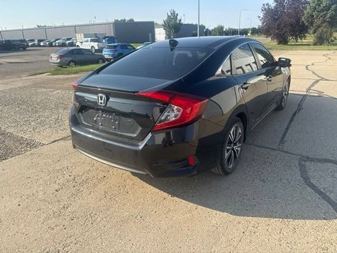 Used 2018 Honda Civic EX-T image 9