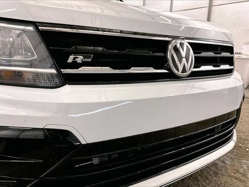 Used 2021 Volkswagen Tiguan SE R-Line AWD/4WD image 29