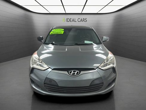 Used 2016 Hyundai Veloster FWD image 2